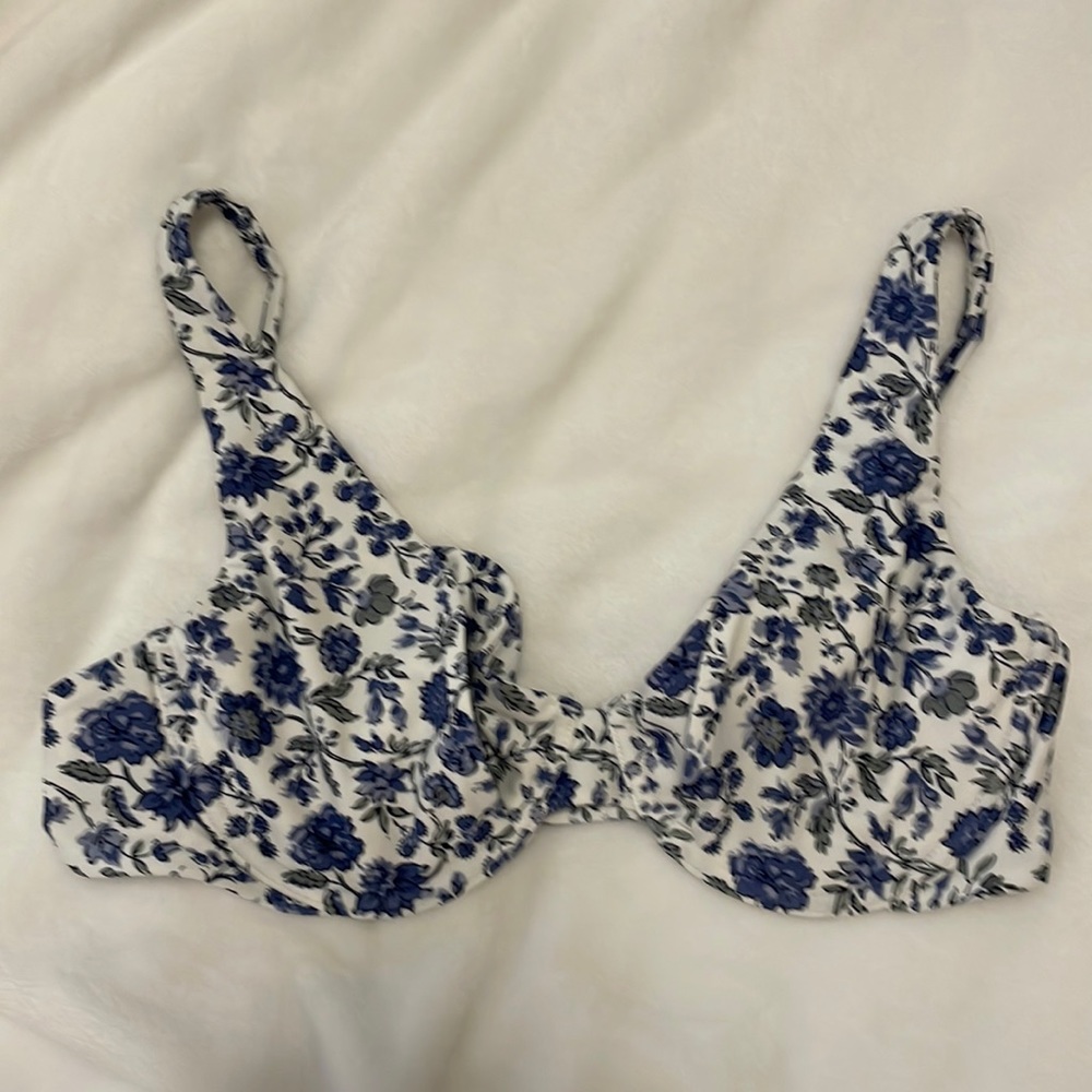Abercrombie & Fitch underwire bikini top, size M